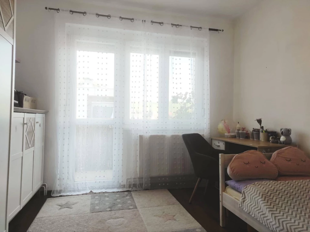 Teljeskörűen felújított, 2 szobás lakás Sajóbábony csendes részén – csak költözni kell!
