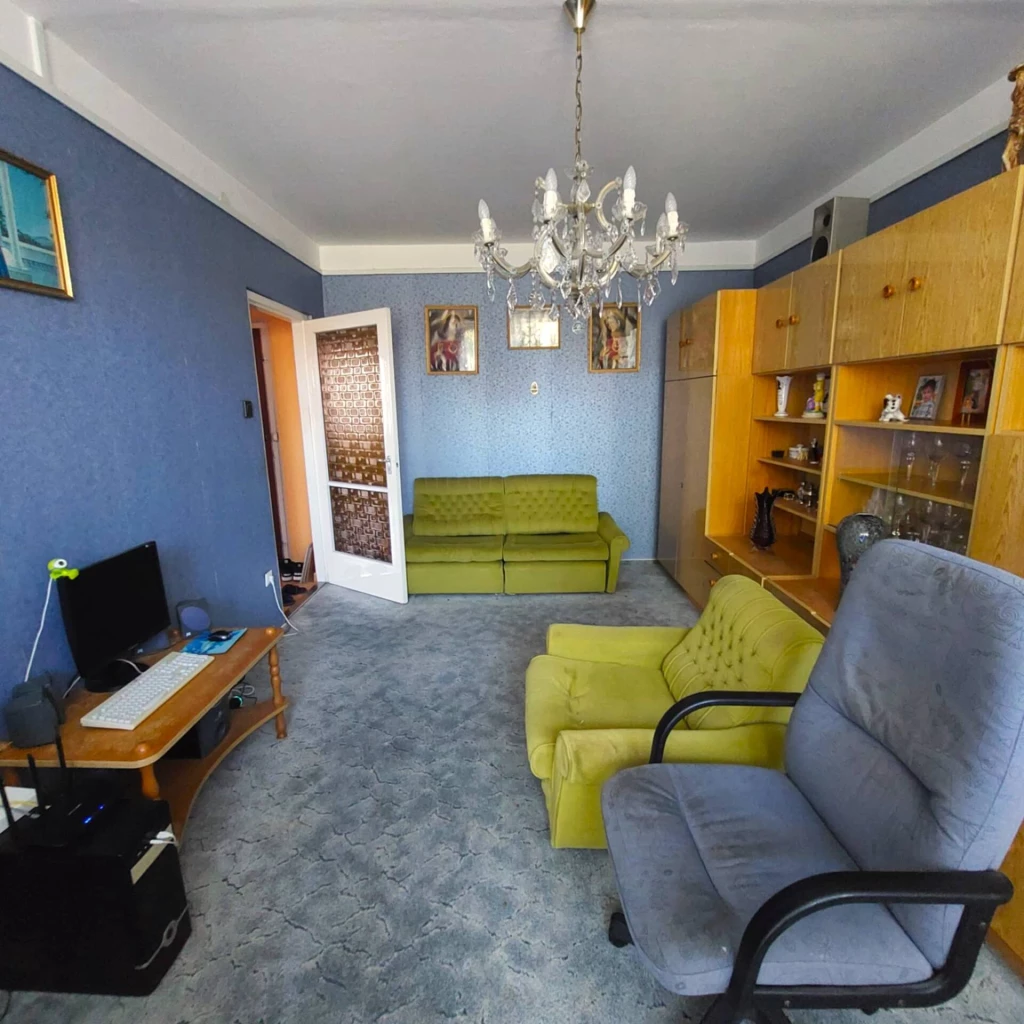 Eladó panorámás, erkélyes 1+2 félszobás panel lakás Miskolc Avas kedvelt részén a Leszih Andor utcában!