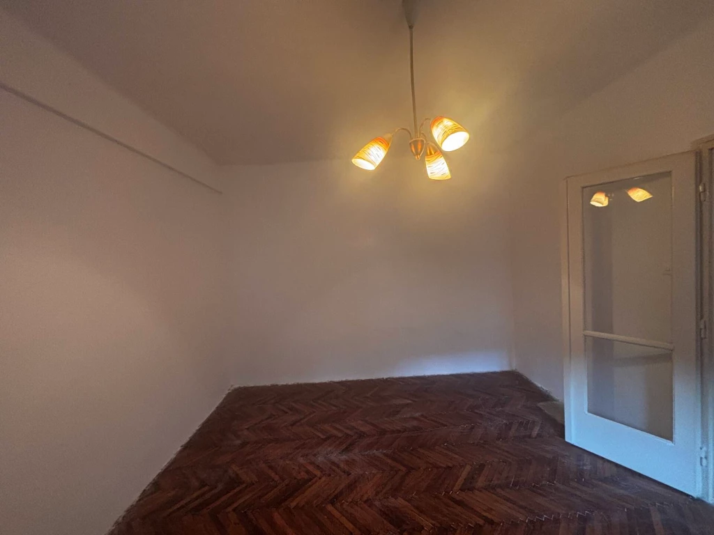 Megvásárlásra kínálok Sajóbábony kedvelt utcájában egy két és fél szobás családi házat.