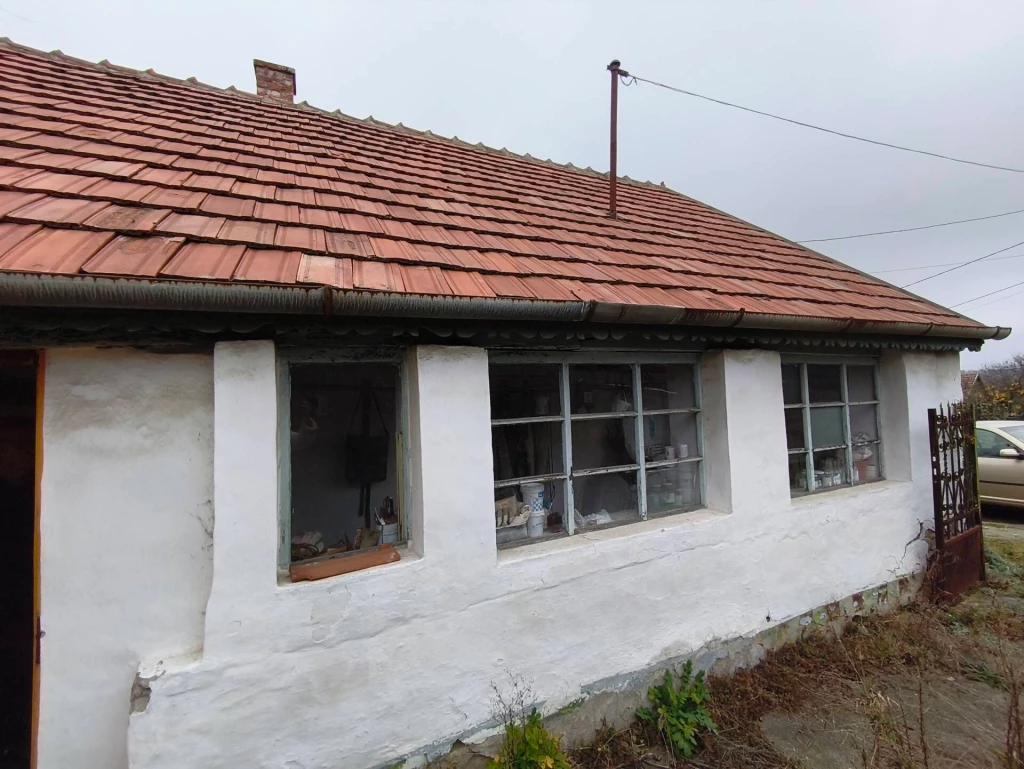 Kisgyőr – Ritka lehetőség! 100 éves, felújítandó terméskő ház eladó gyönyörű természeti környezetben