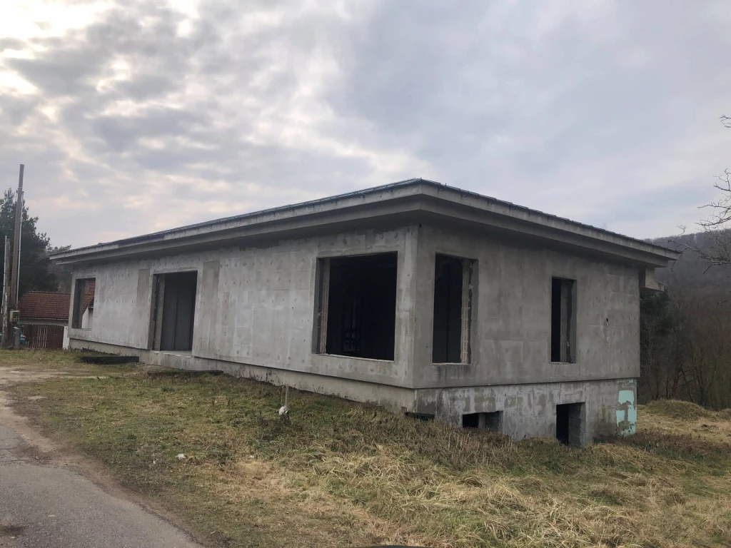 Prémium kategóriás szerkezetkész apartmanház eladó Telkibányán