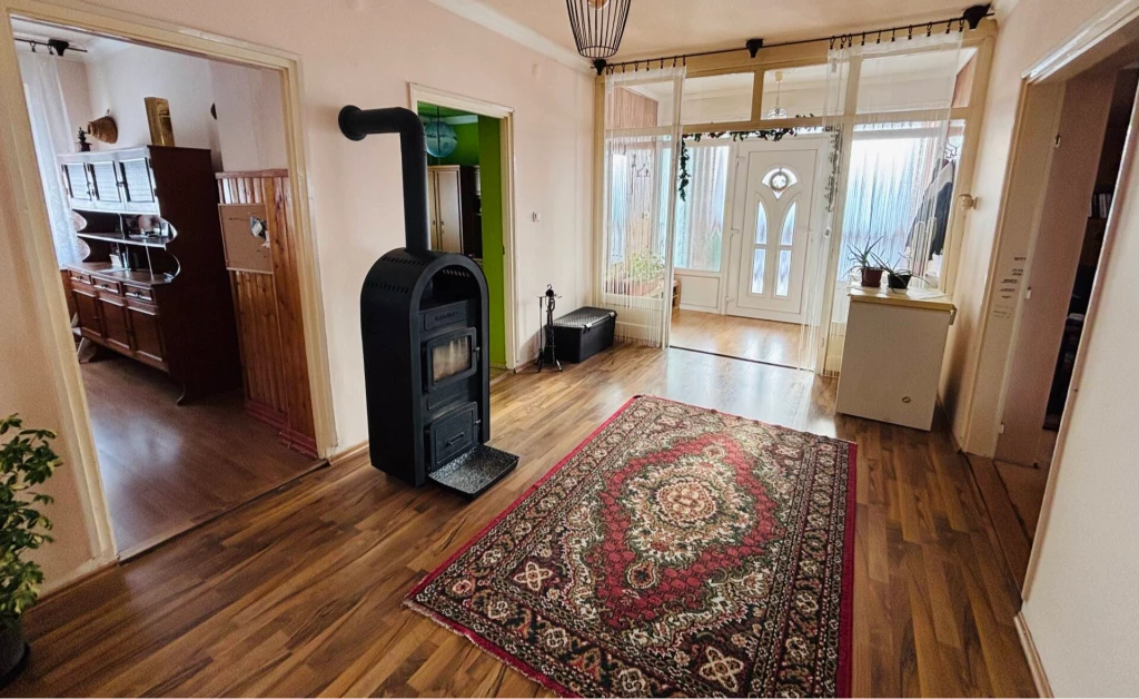 Két generáció, egy otthon – nyugalom, de központi elhelyezkedés  Edelény szívében