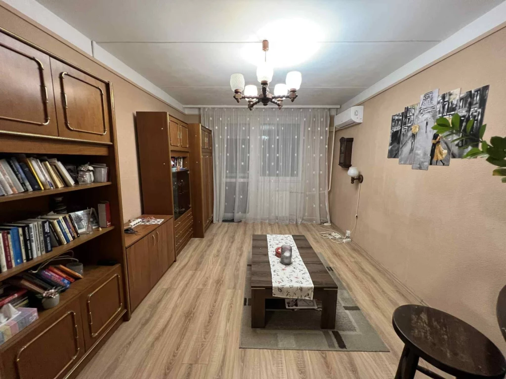 Igazán ritka lehetőség Miskolc-Avason! Miskolc Avas kedvelt részén, a Jósika Miklós utcában kínálunk eladásra egy 73 m²-es, 3 szobás, gardróbos, erkélyes lakást.