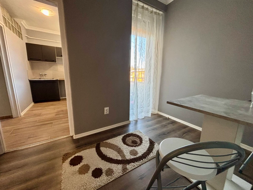 Eladó másfél szobás felújított, erkélyes, 2. emeleti lakás