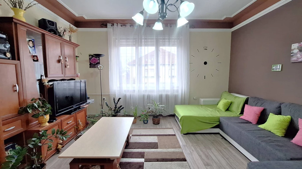 Otthon a nyugalom szigetén – 3 szobás családi ház Felsőzsolca szívében eladó!