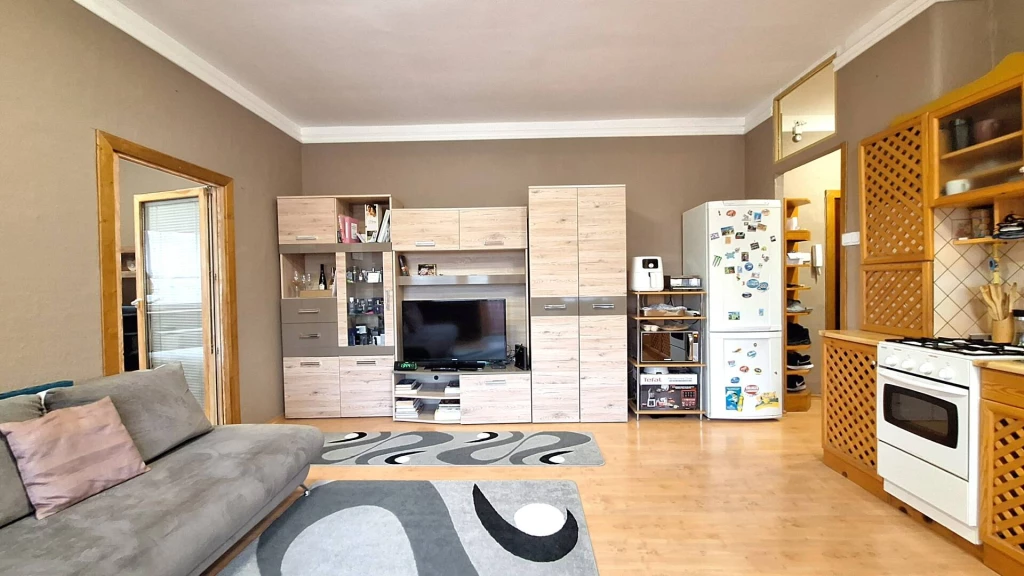 Miskolc egyik legkedveltebb városrészében, Észak-Kiliánban keresi új gazdáját egy fiatalos, 45 m²-es, harmadik emeleti téglalakás.