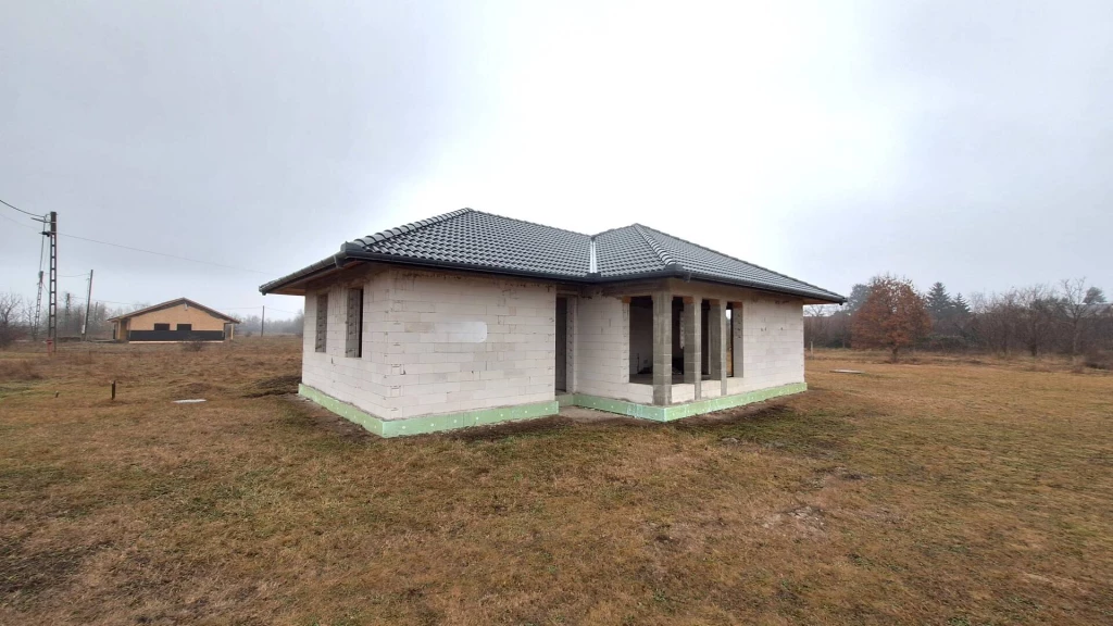 Modern Elegancia Hejőkeresztúron – Új építésű álomház félkész állapotban, óriási telekkel!