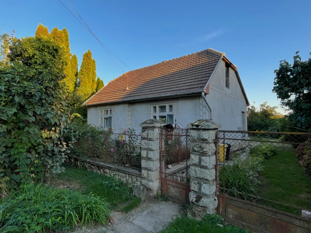 Göncön 120m2-es felújítandó családi ház eladó