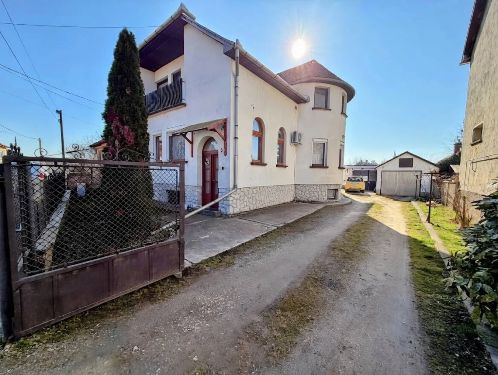 Eladó Kiváló Családi Otthon Szendrő Csendes Részén, Üzleti Potenciállal!