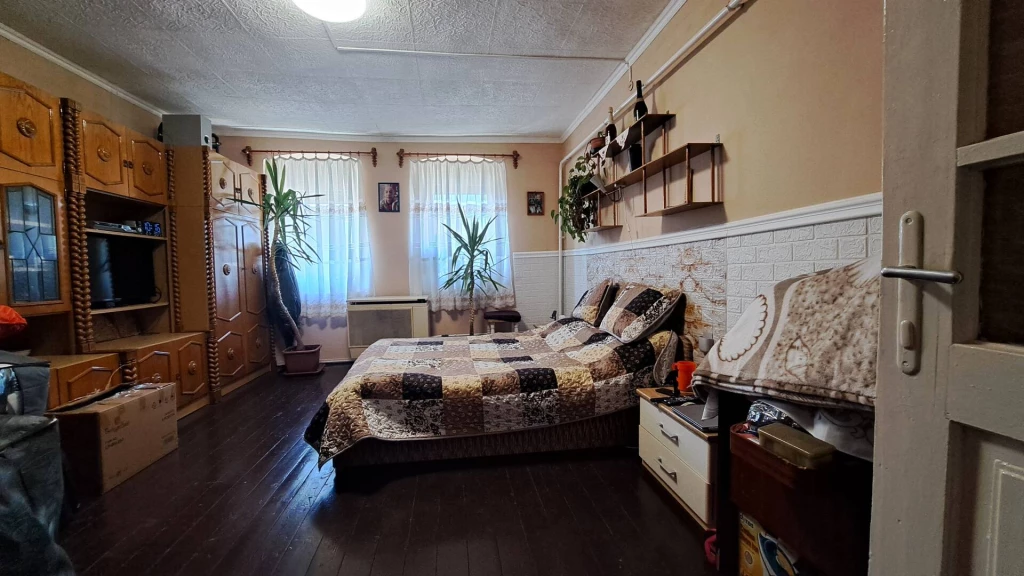 Kényelmes otthon csendes környezetben.