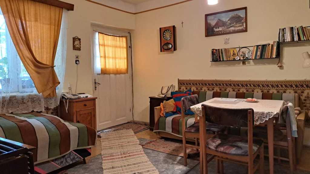 Nagy telek, gyümölcsös kert, vidéki nyugalom!