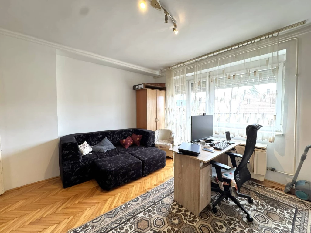 Csendes kertvárosi hangulat, kellemes nyugati tájolással – Eladó lakás Miskolc-Újdiósgyőrben!