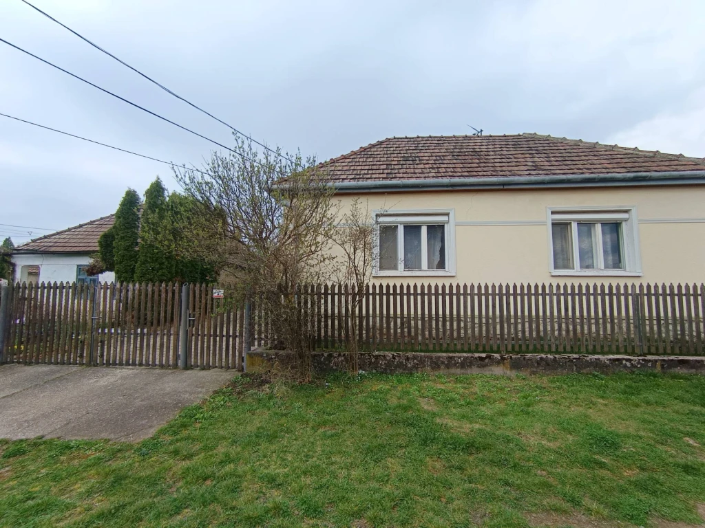 c3-1-name c2-1-name, Tolcsva