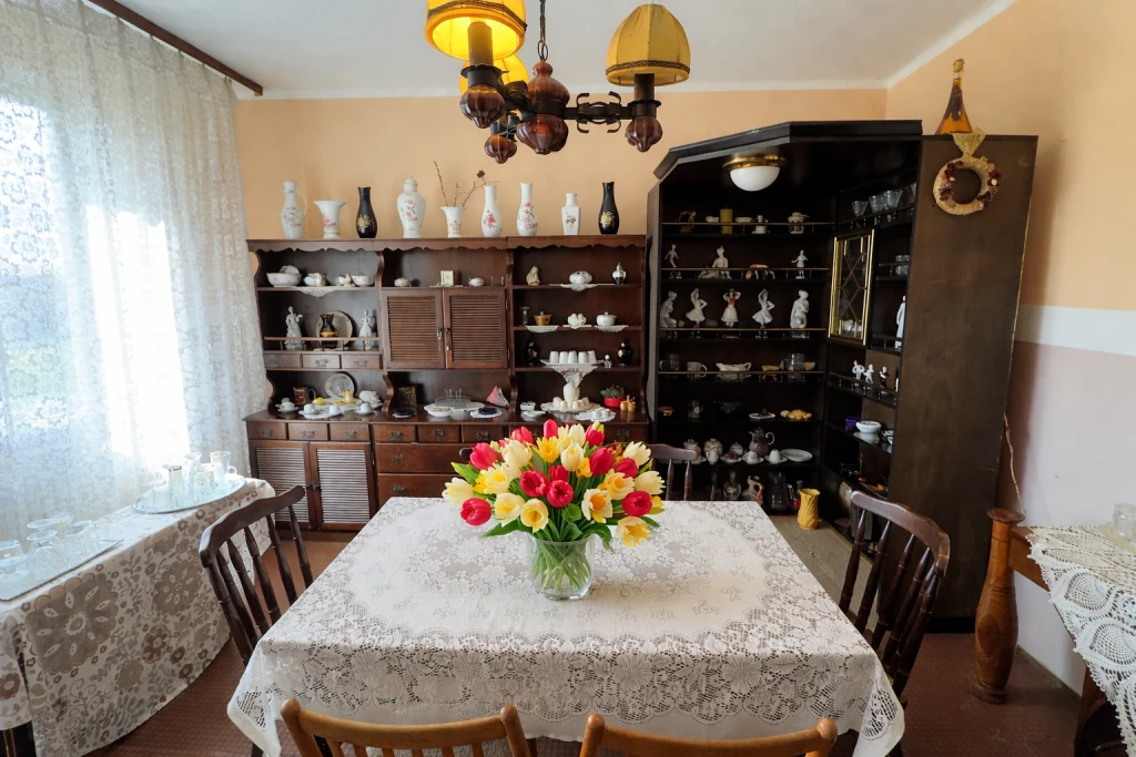 ELADÓ! FORRÓN 2 SZÍNTES 160 m2 -es családi ház! VIDÉKI NYUGALOM, MISKOLCTÓL 20 PERCRE AZ M30 AUTÓPÁLYÁN!