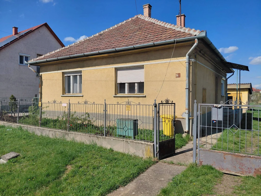 Eladó családi ház Encsen