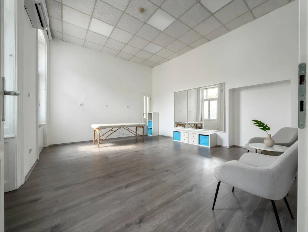 KIADÓ egy 22  m² -es üzlethelyiség, Belvároshoz közel!