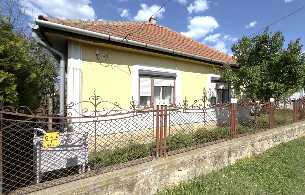 KIVÁLÓ ADOTTSÁGOK, AZONNAL KÖLTÖZHETŐ CSALÁDI HÁZ TAKTAHARKÁNYBAN!