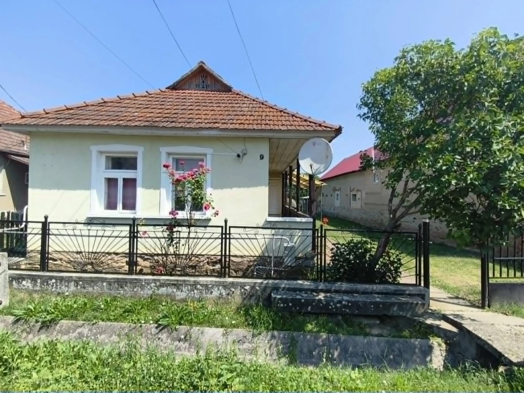 Festői környezetben, az Aggteleki Nemzeti Park közelében eladó hangulatos parasztház Perkupán!