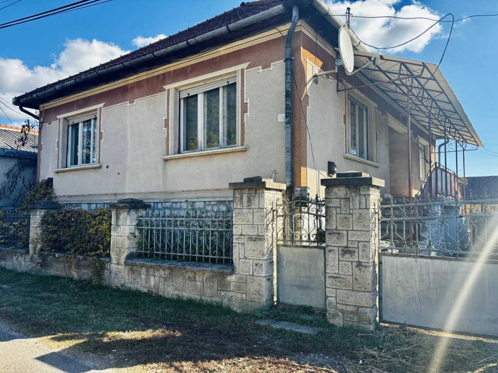 Eladó 3 szobás családi ház Szalonnán a Petőfi utcában