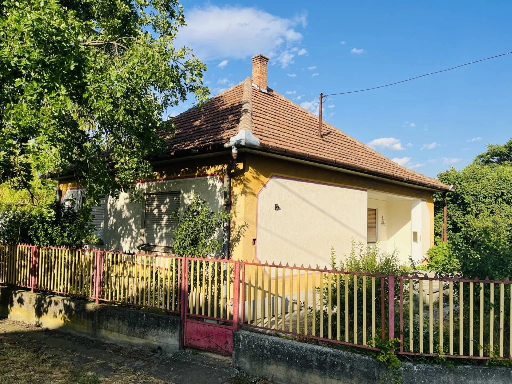 Eladó családi ház, Jászladány