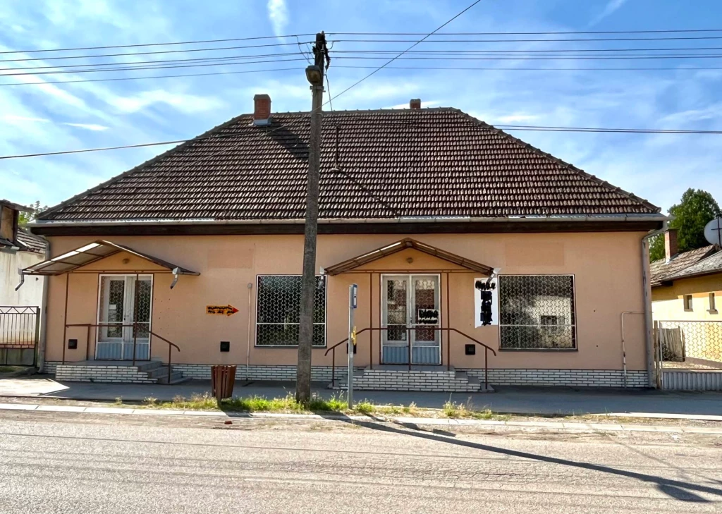 Eladó üzlet, Jászladány