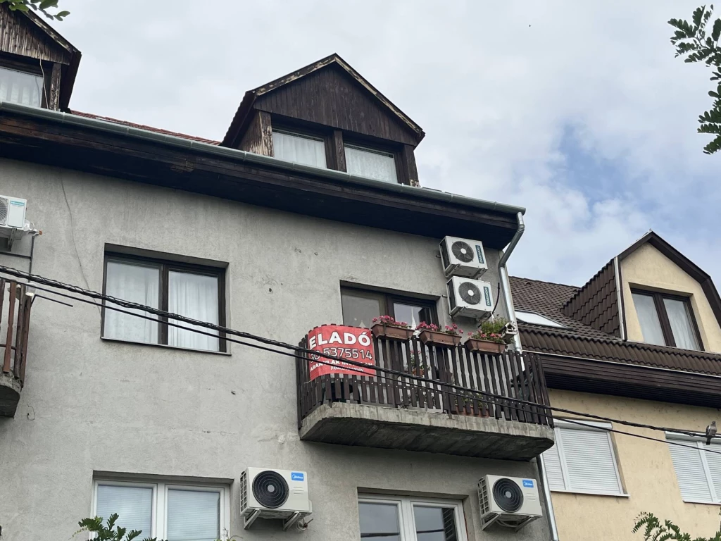 Eladó egyéb lakás, Szolnok