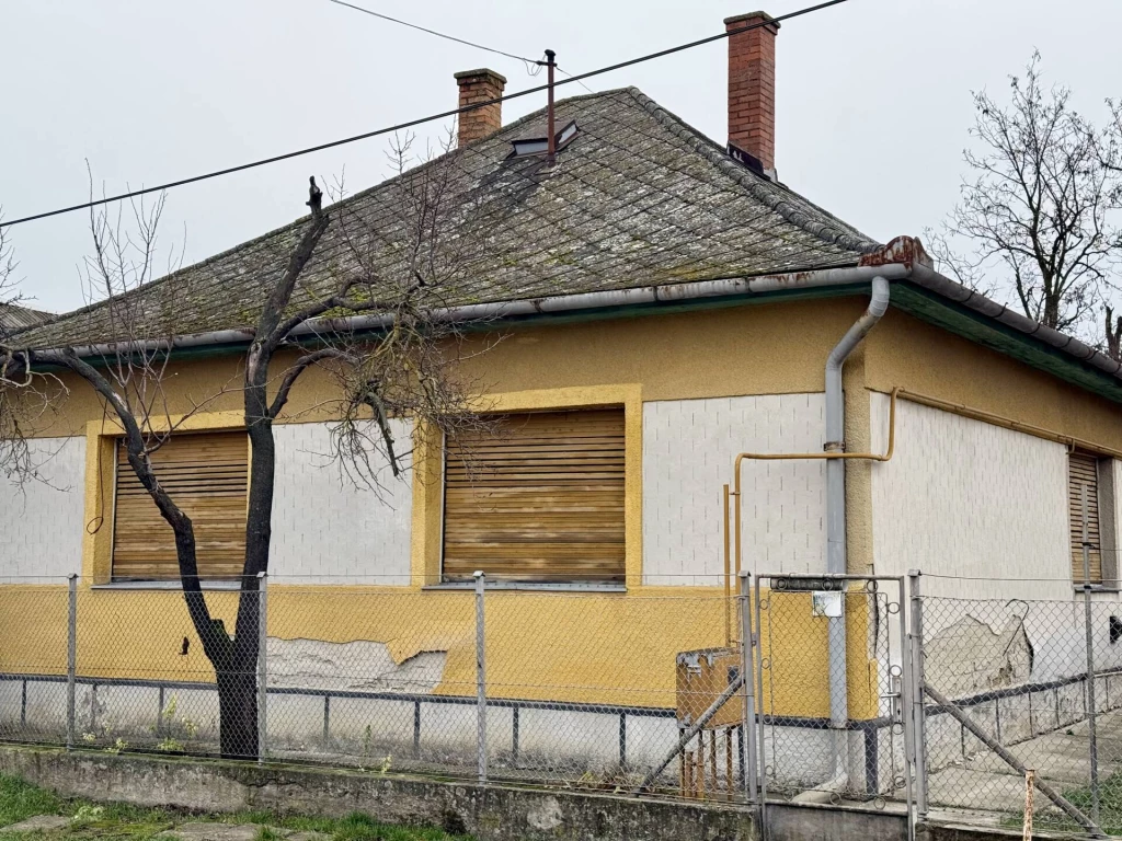 Eladó családi ház, Jászladány