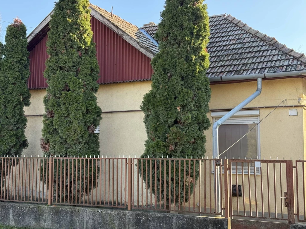 Eladó családi ház, Jászladány