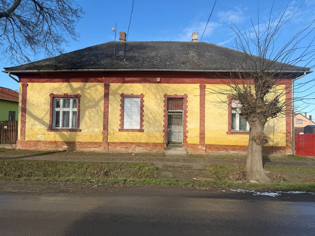 Eladó családi ház, Jászladány