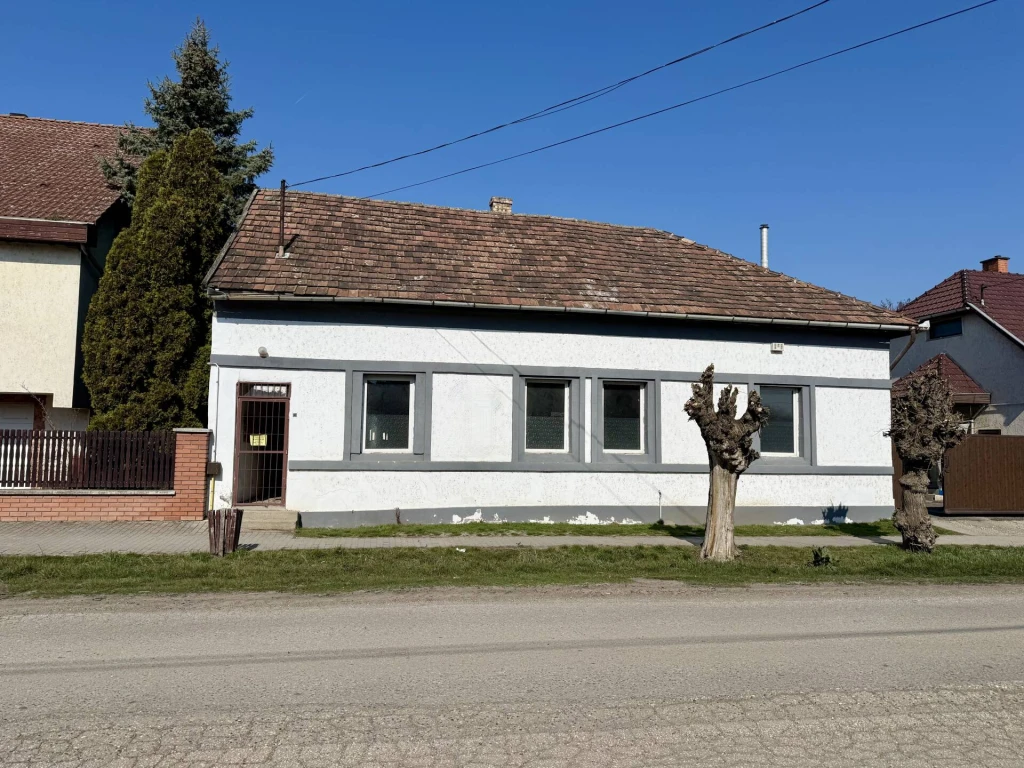 Eladó családi ház, Jászladány