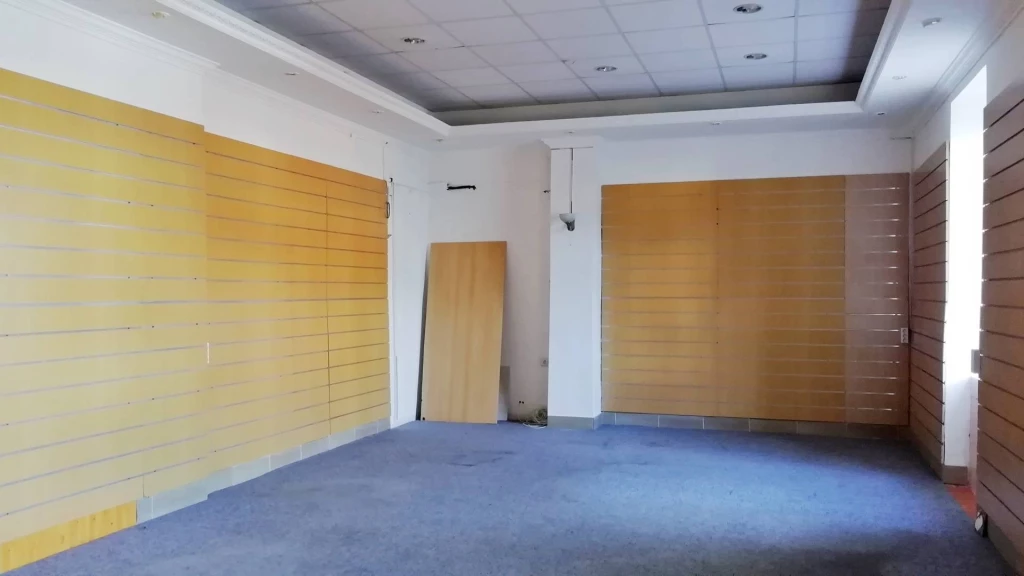 For rent store, Miskolc