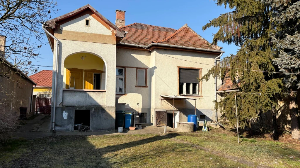 Eladó egy polgári típusú családi ház Putnokon – tágas terek, galériázási lehetőség!