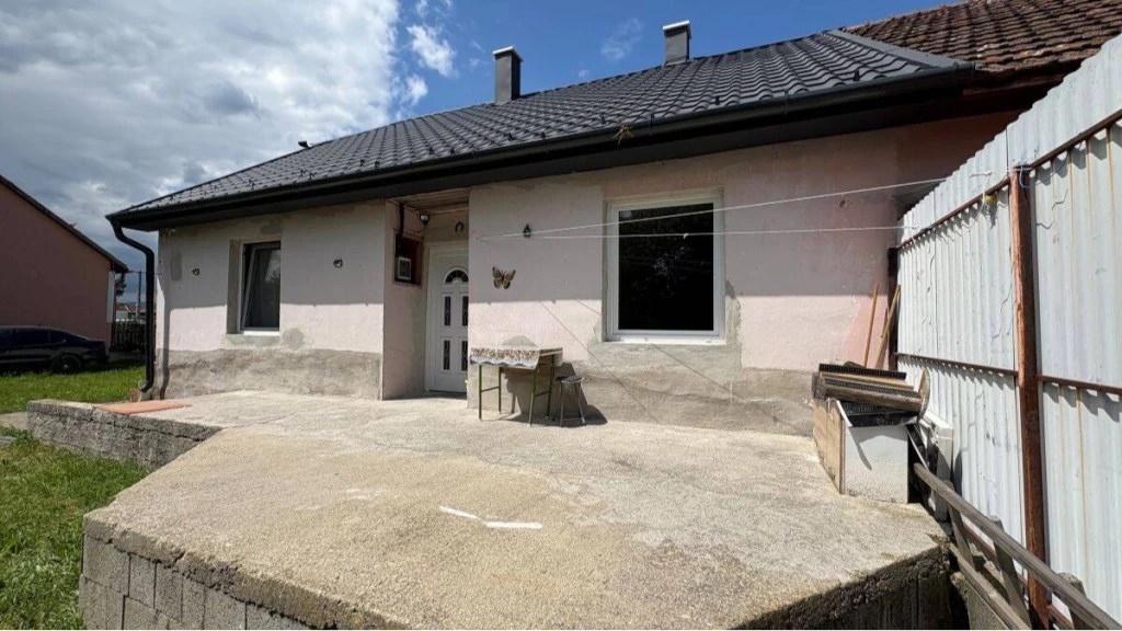 Eladó saját udvarral rendelkező lakás Miskolcon, a Győri kapuban!