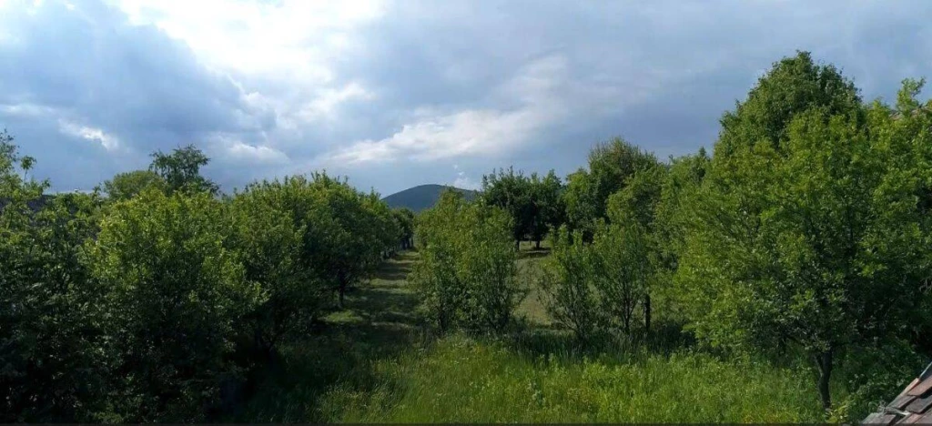 Baskón 2111 m²-es telek eladó gyönyörű természeti környezetben