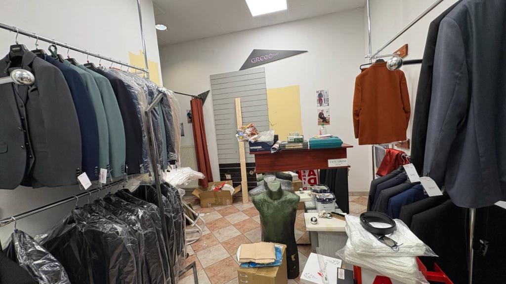 Miskolc egyik legkeresettebb belvárosi részén kiadó egy 16 m²-es, praktikusan kialakítható üzlethelyiség, amely kiváló választás lehet kisebb kereskedelmi, szolgáltató vagy irodai tevékenység