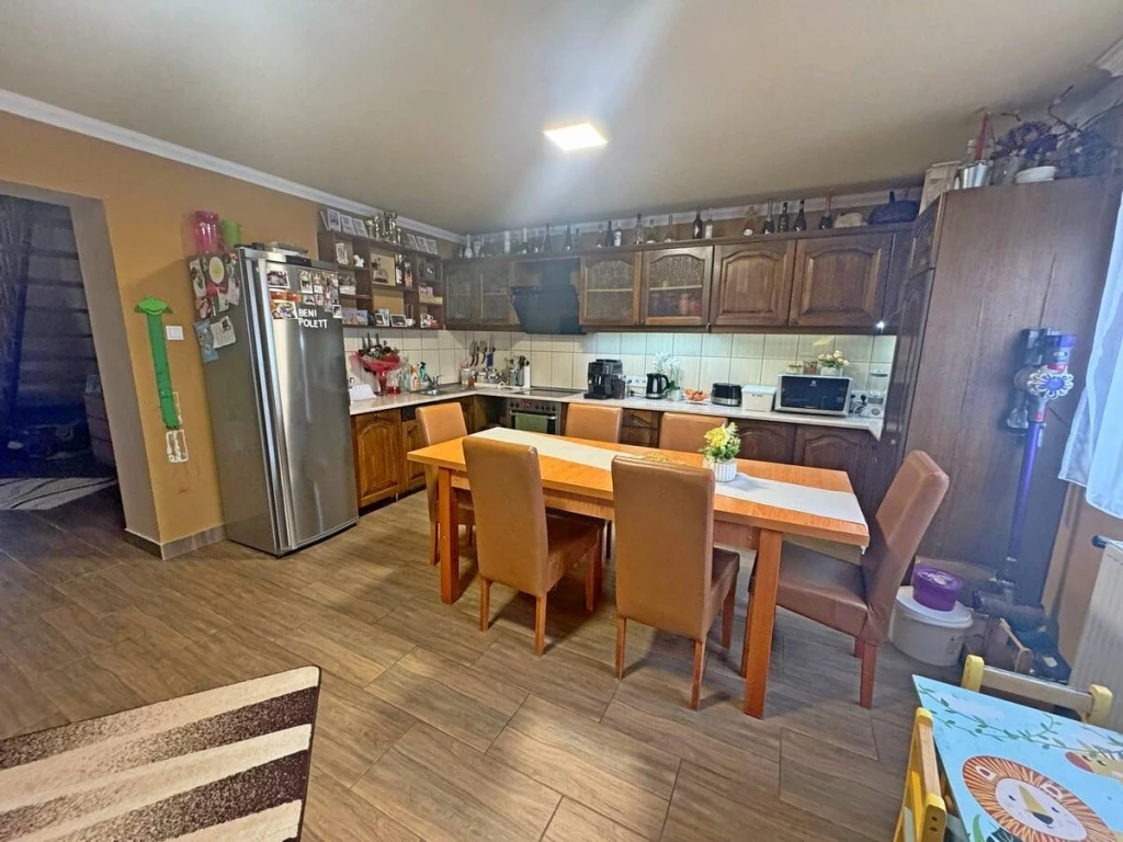 Eladó családi ház, Onga