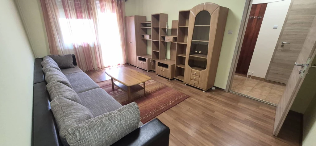 Kiadó bútorozott lakás az Egyetem közelében, a Tapolcai elágazásnál