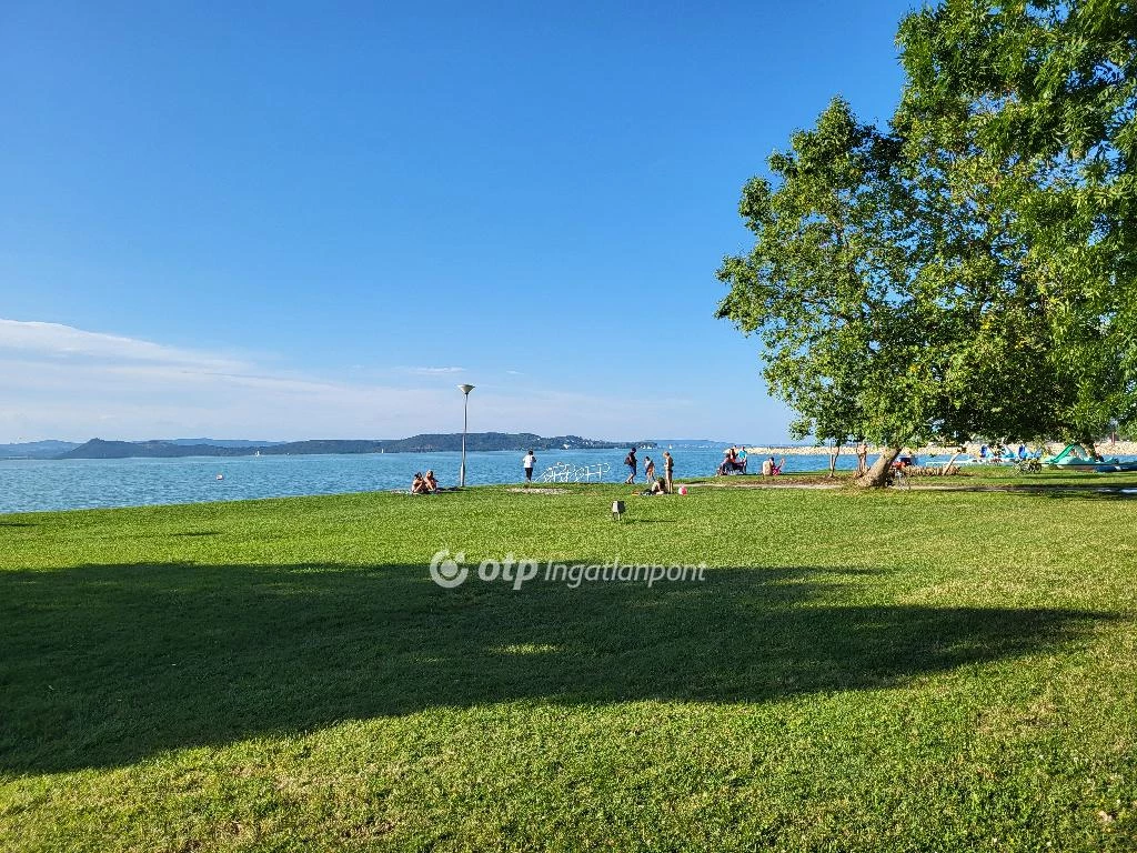 Eladó Lakás, Balatonföldvár