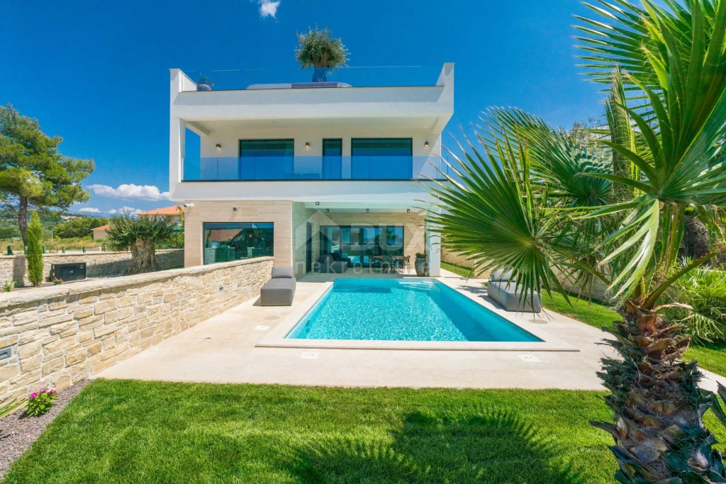 ZADAR, LJUBAČ - Luxus villa 2. sorban a tengertől