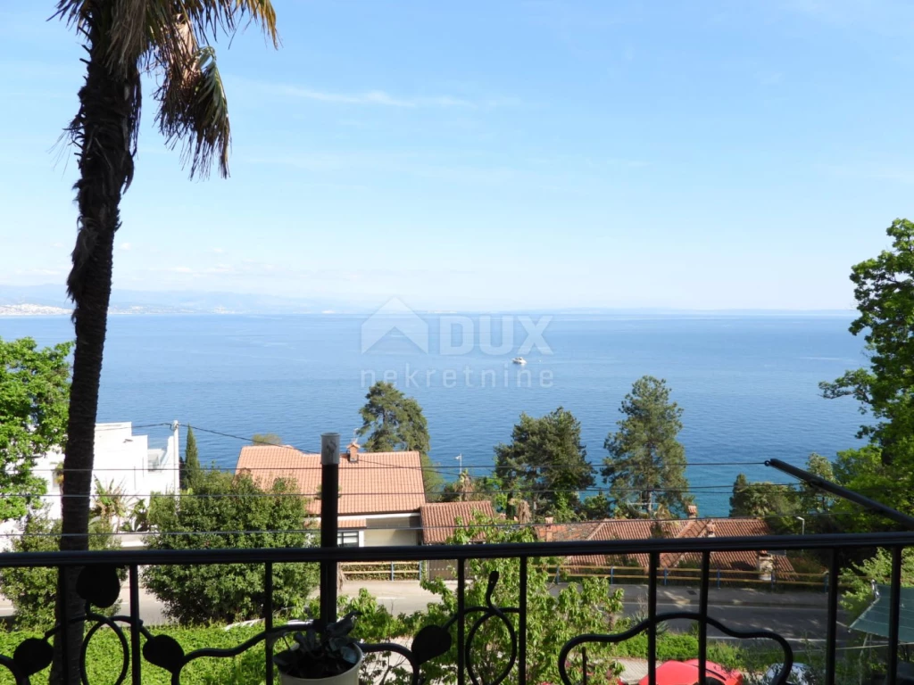 OPATIJA - gyönyörű apartman DB+1S egy 50m2-es villában, panorámás kilátással a tengerre + kert 20m2