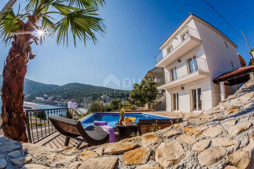 TROGIR, MARINA - Gyönyörű luxusvilla a tenger mellett