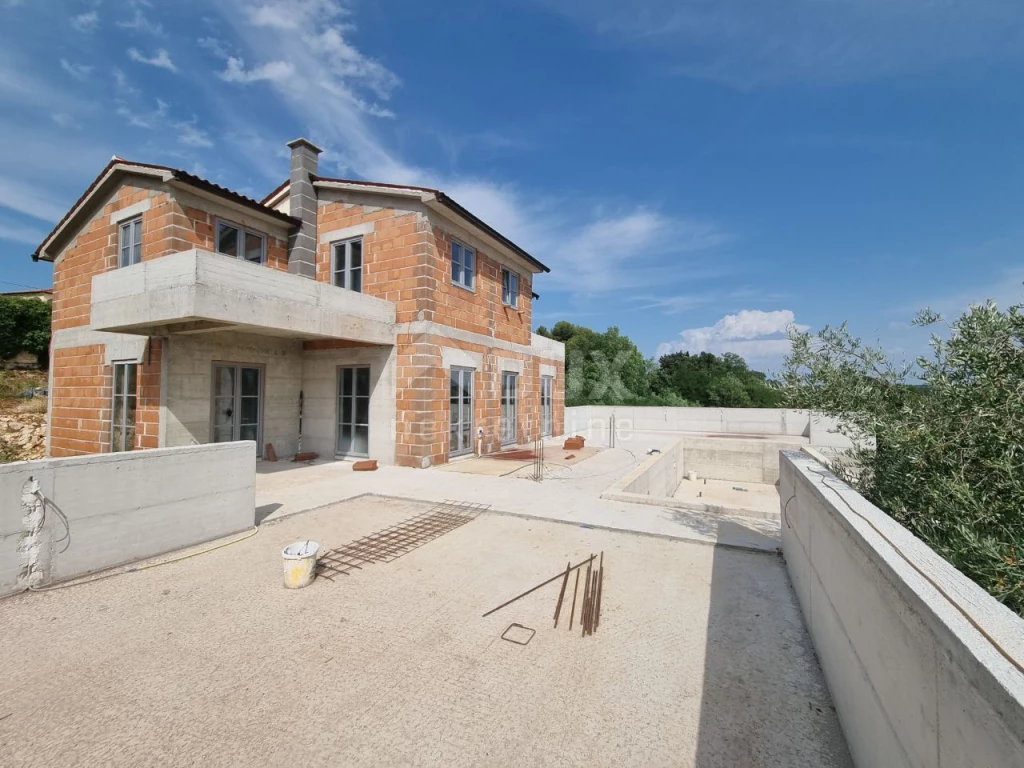 ISZTRIA, SVETI LOVREČ - Villa medencével és garázzsal idilli helyen