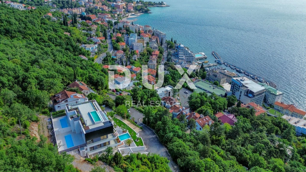 OPATIJA, KÖZPONT - luxus apartman 144 m2-es saját medencével egy új épületben Opatija központja felett, garázzsal, kilátással a tengerre