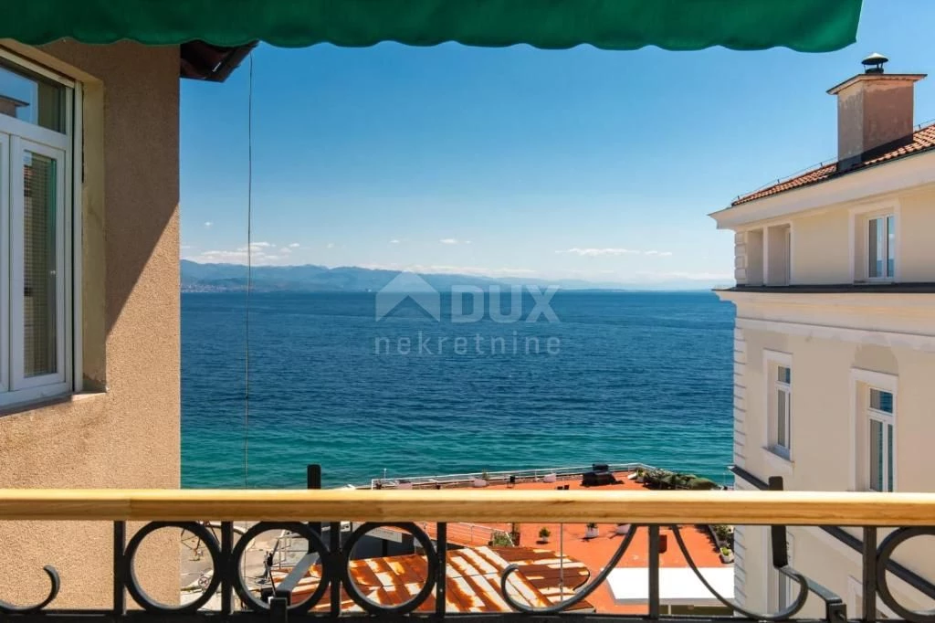 OPATIJA, KÖZPONT - Apartman 20 m-re a tengertől, 2 erkéllyel