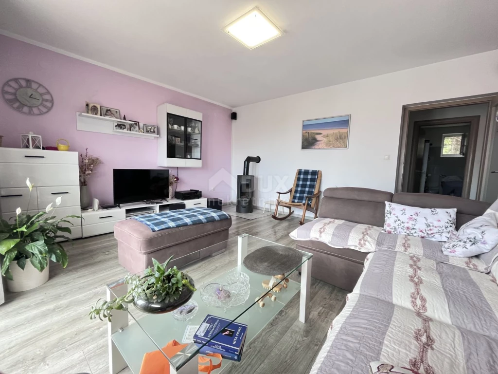 KRALJEVICA - Két bútorozott apartman kerttel és kilátással a tengerre