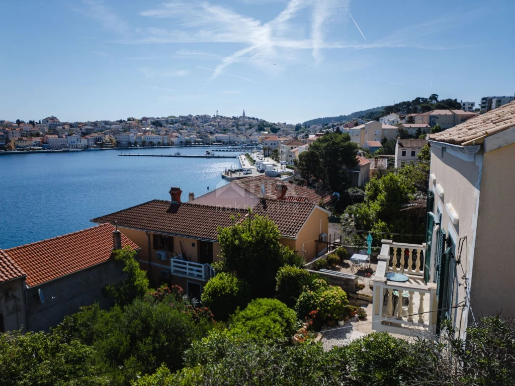 MALI LOŠINJ - Villa a tenger közelében, saját kikötővel a csónakok számára