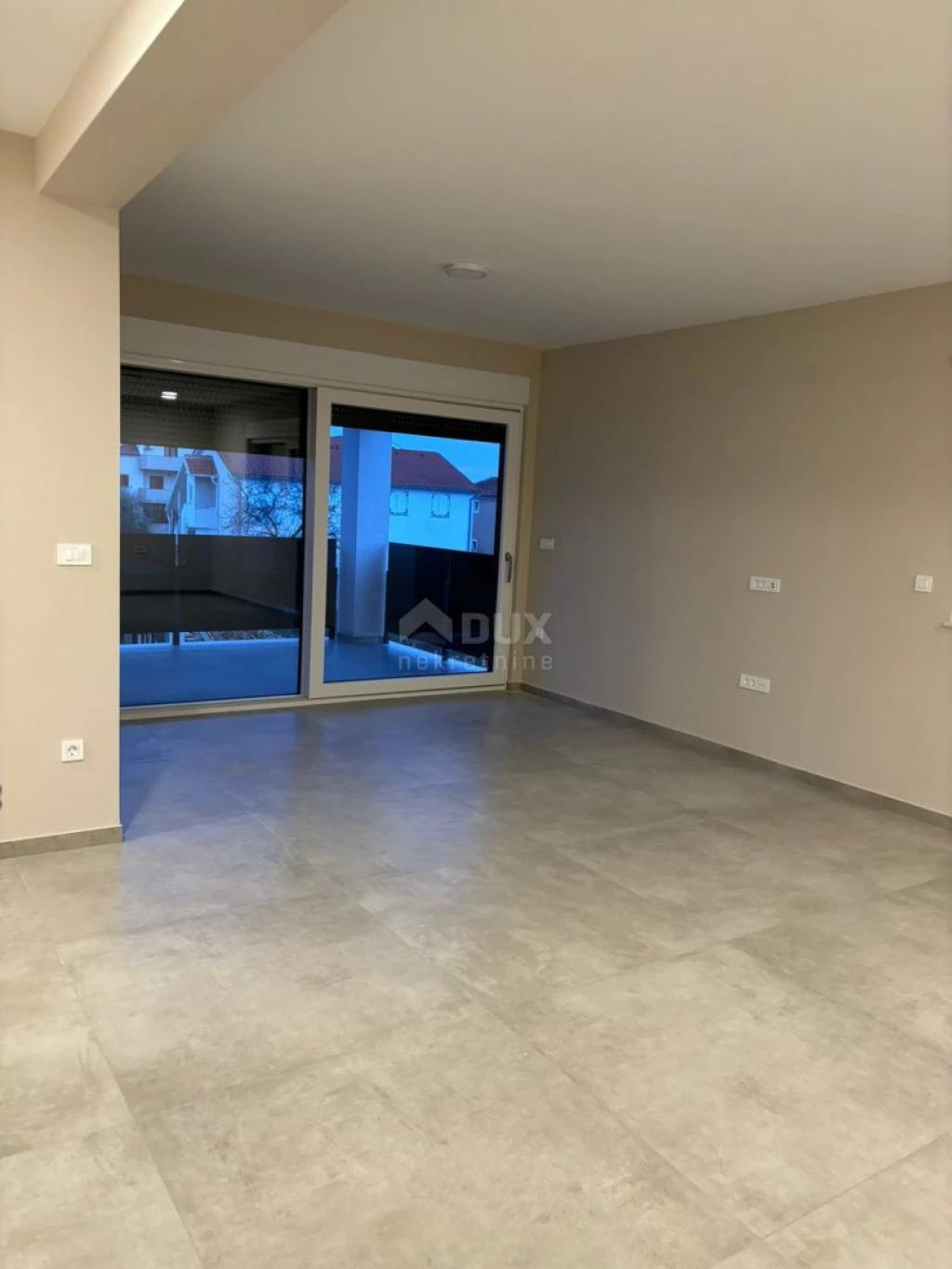 ZADAR, PRIVLAKA - Modern apartman 130 méterre a tengertől, S4