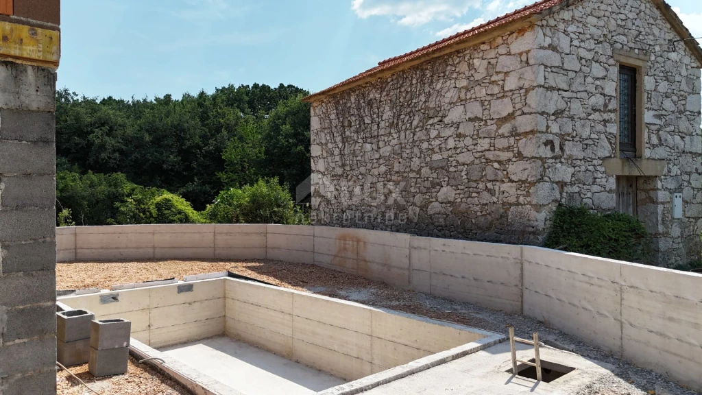 KRK ISLAND, DOBRINJ - Mediterrán ház új építésben, saját medencével és kilátással a tengerre, a zöldövezet szélén