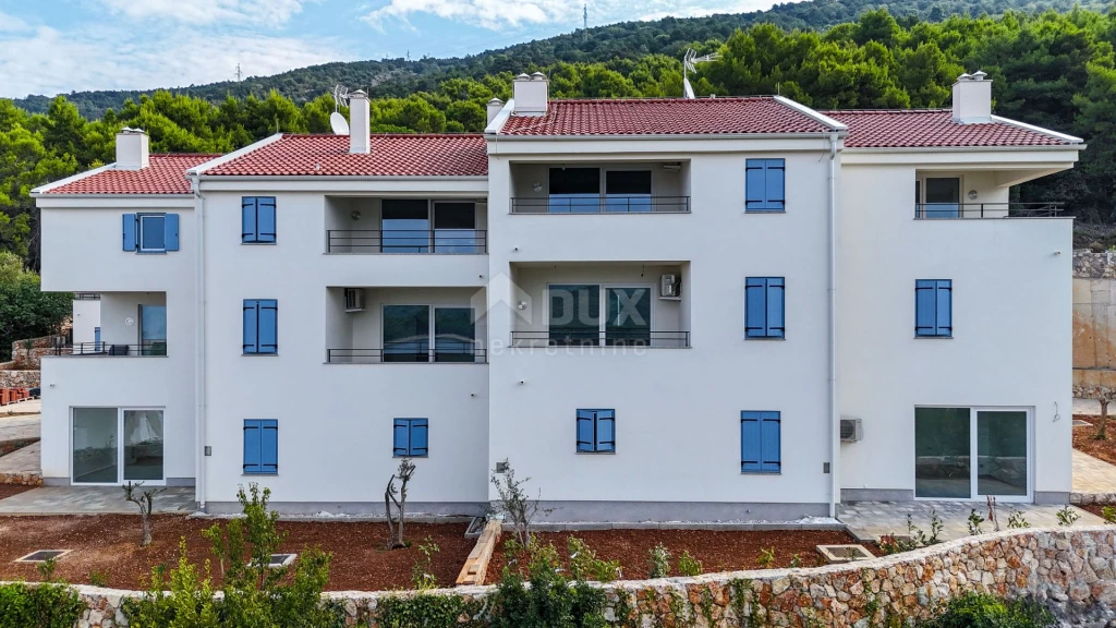 CRES SZIGET, CRES CENTER - Apartman 3 hálószoba + hálószoba + 2 parkolóhely + TEngerre néző