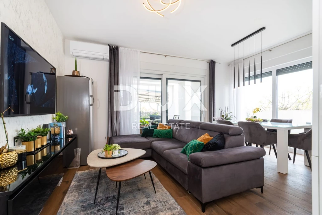 ZADAR, ZATON - Modern apartman kerttel